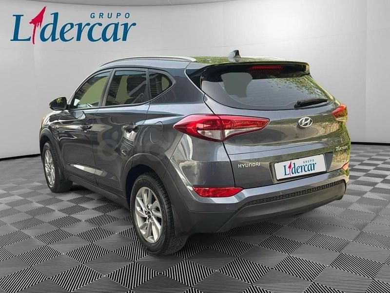 Usado Hyundai Tucson 131 CV (96 kW) 2016 Gris / plata SUV