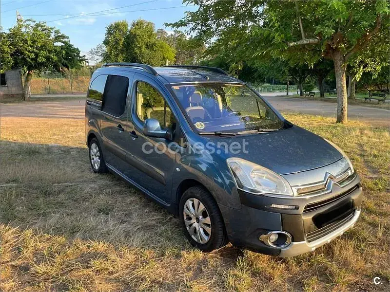 Usado Citroën Berlingo XTR 114 CV (83 kW) 2014 Azul Monovolumen