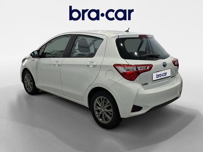 Usado Toyota Yaris Hybrid Active 100 CV (73 kW) 2020 Blanco Berlina