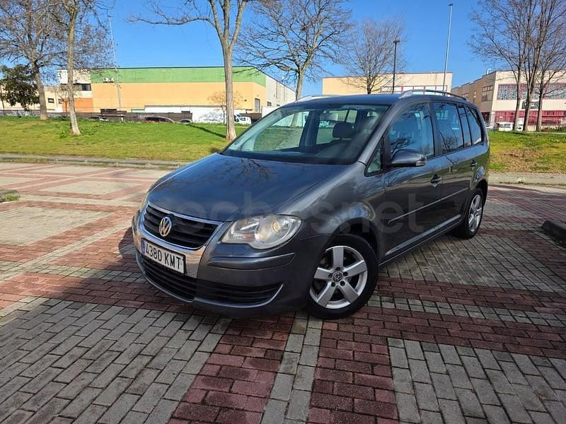 Usado VW Touran 140 CV (102 kW) 2008 Gris / plata Monovolumen