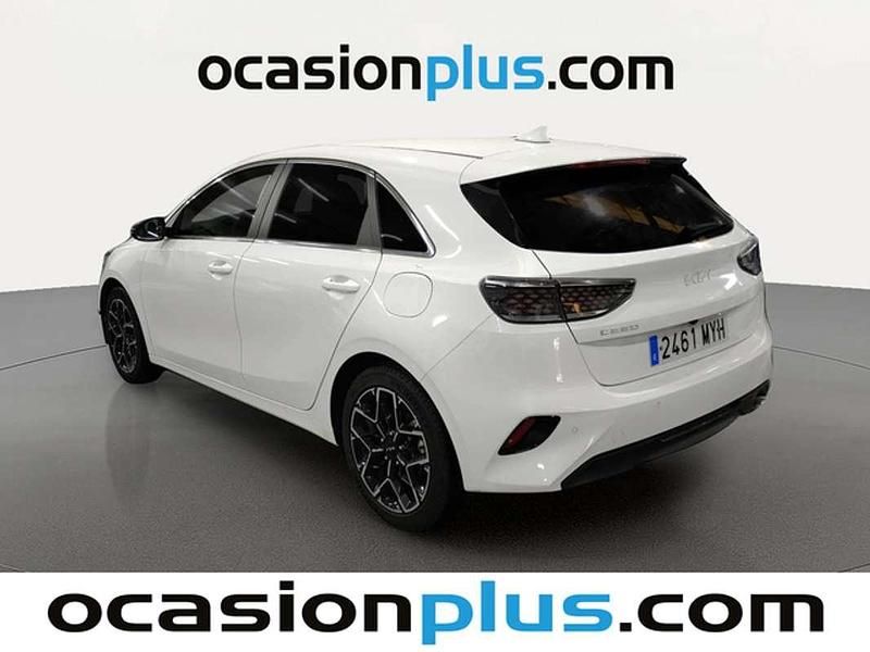 Usado Kia Ceed Style 101 CV (74 kW) 2025 Blanco Utilitario