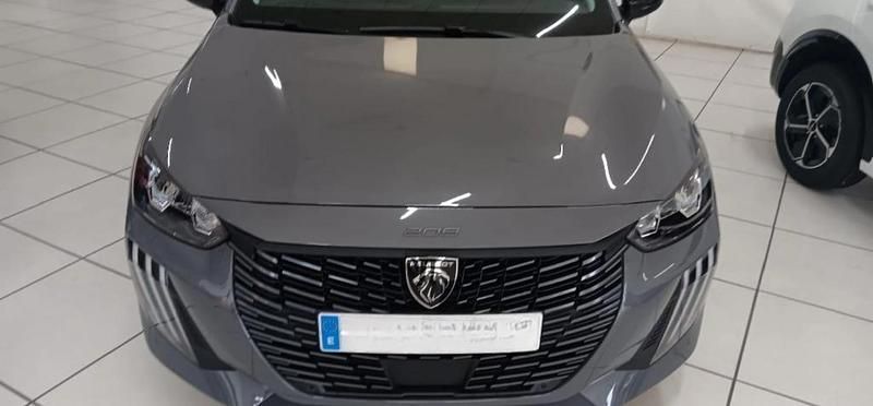 Nuevo Peugeot 208 Allure 102 CV (75 kW) 2025 Gris Utilitario