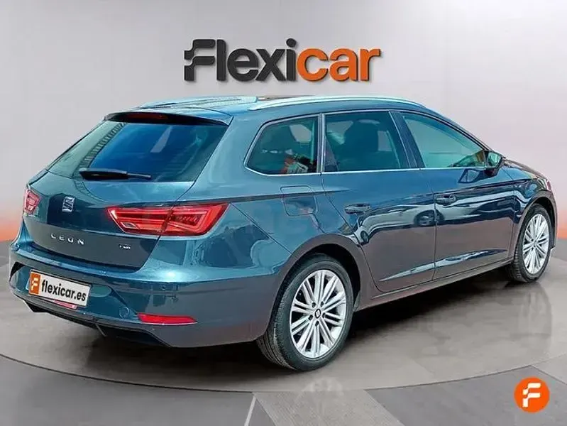 Usado Seat Leon XCELLENCE 130 CV (95 kW) 2020 Gris / plata Familiar