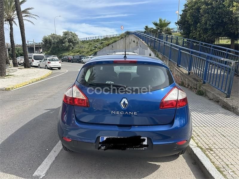 Usado Renault Mégane Authentique 100 CV (73 kW) 2010 Azul Berlina
