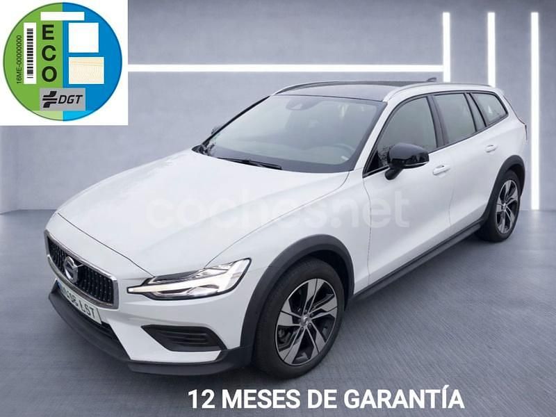 Blanco Usado 2021 Volvo V60 CC Pro Familiar | 24.995 € (Buen precio) - Imagen 1/4