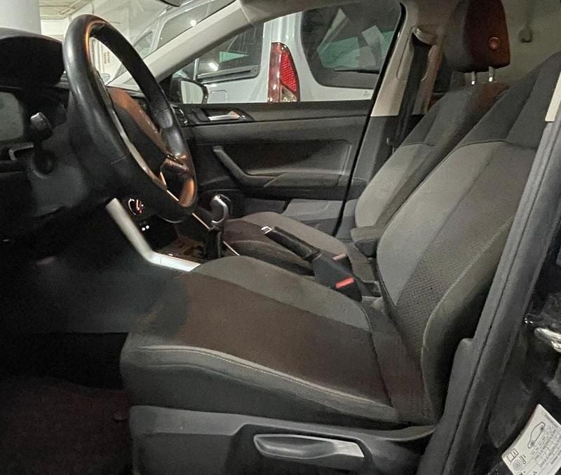 Usado VW Polo Active 95 CV (69 kW) 2023 Negro profundo efecto perla Utilitario