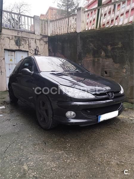 Usado Peugeot 206 110 CV (80 kW) 2005 Negro Berlina