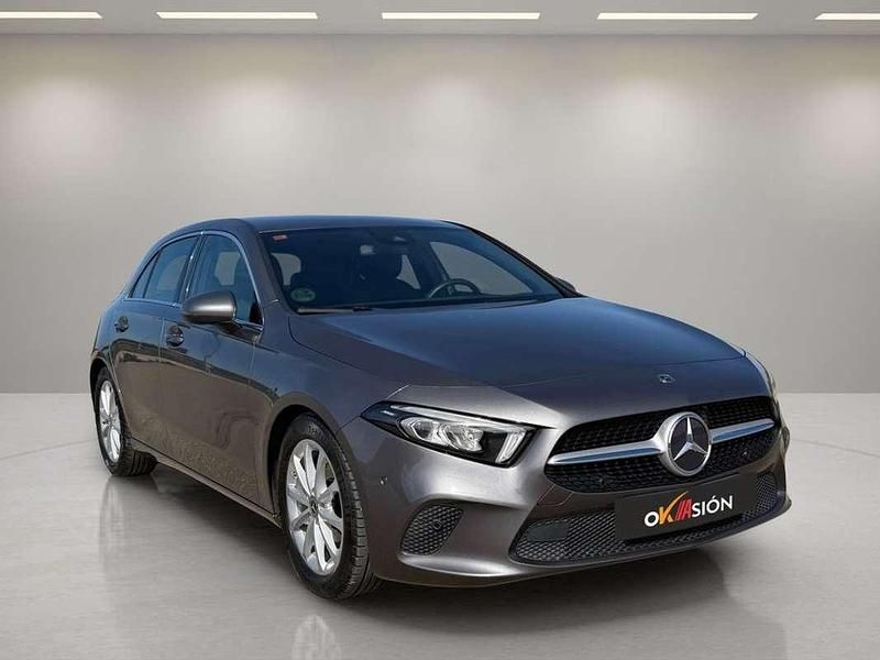 Usado Mercedes A180 136 CV (100 kW) 2019 Gris Utilitario