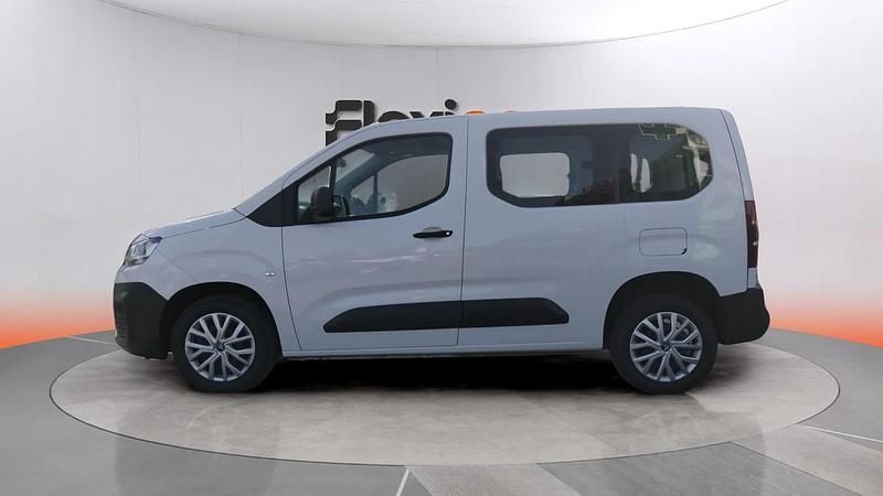 Usado Citroën Berlingo Live 102 CV (75 kW) 2023 Blanco Monovolumen