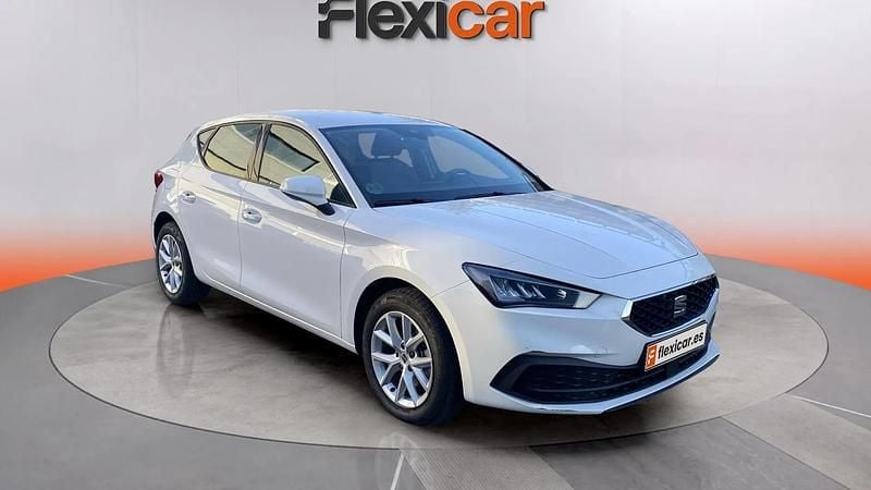 Usado Seat Leon Style 110 CV (80 kW) 2024 Blanco Utilitario