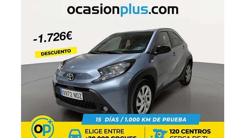 Usado Toyota Aygo Play 72 CV (52 kW) 2025 Gris Utilitario