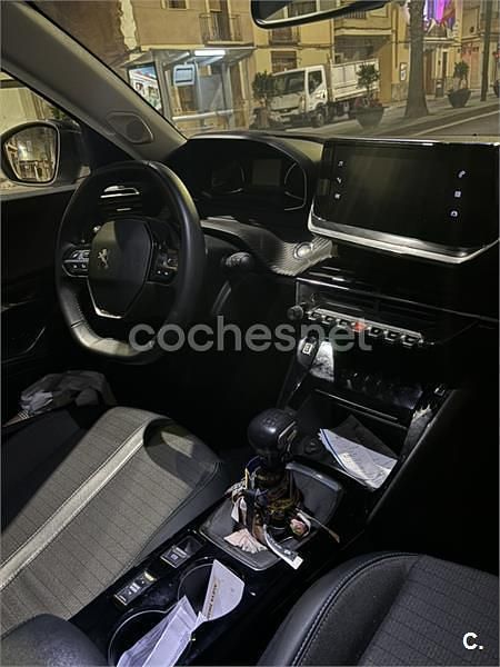 Usado Peugeot 2008 Active 130 CV (95 kW) 2022 Blanco SUV