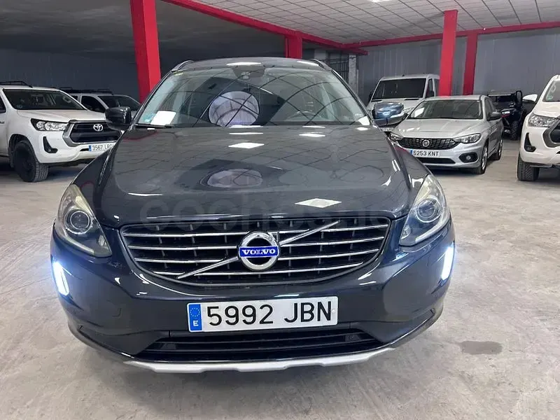 Usado Volvo XC60 Momentum 181 CV (133 kW) 2014 Gris / plata SUV