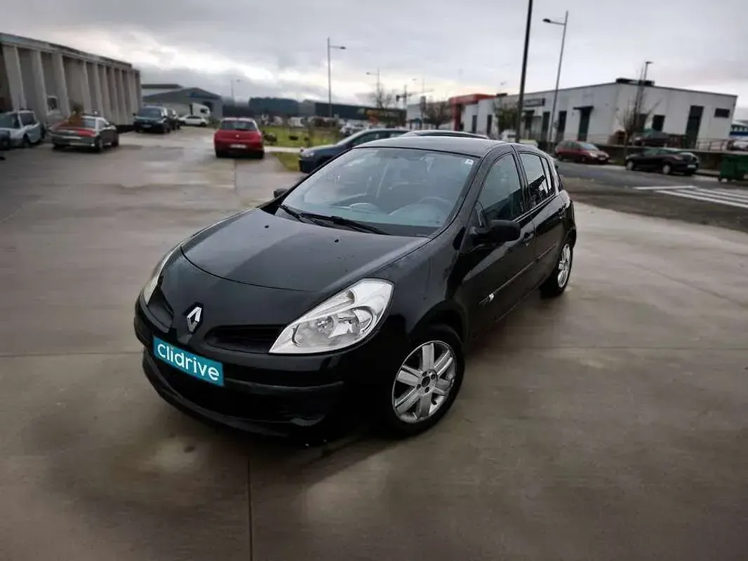 Usado Renault Clio Authentique 86 CV (63 kW) 2006 Negro Utilitario