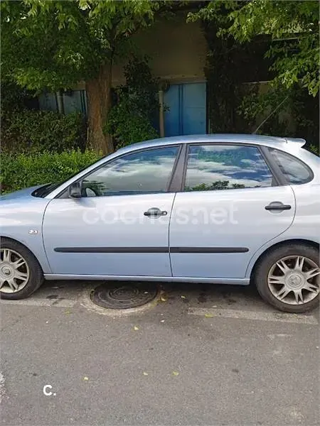 Usado Seat Ibiza Sport 100 CV (73 kW) 2002 Azul Utilitario