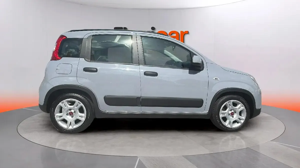Usado Fiat Panda 71 CV (52 kW) 2023 Gris Utilitario