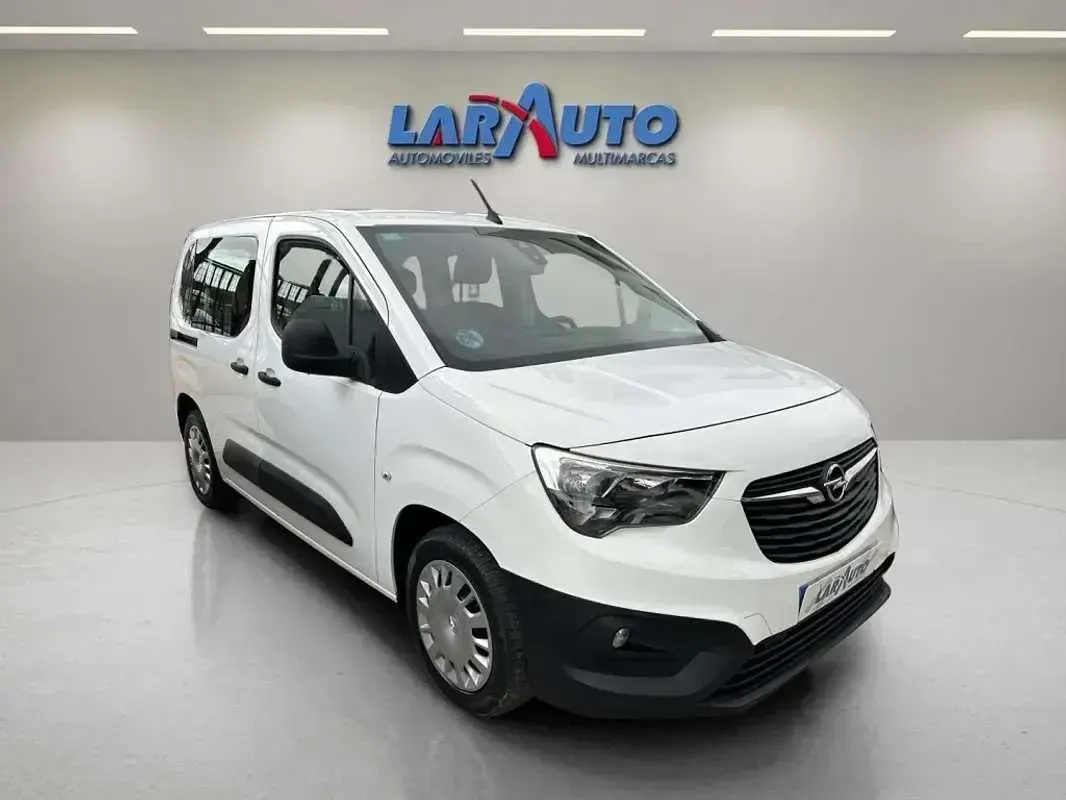 Usado Opel Combo Life Expression 102 CV (75 kW) 2019 Blanco Monovolumen