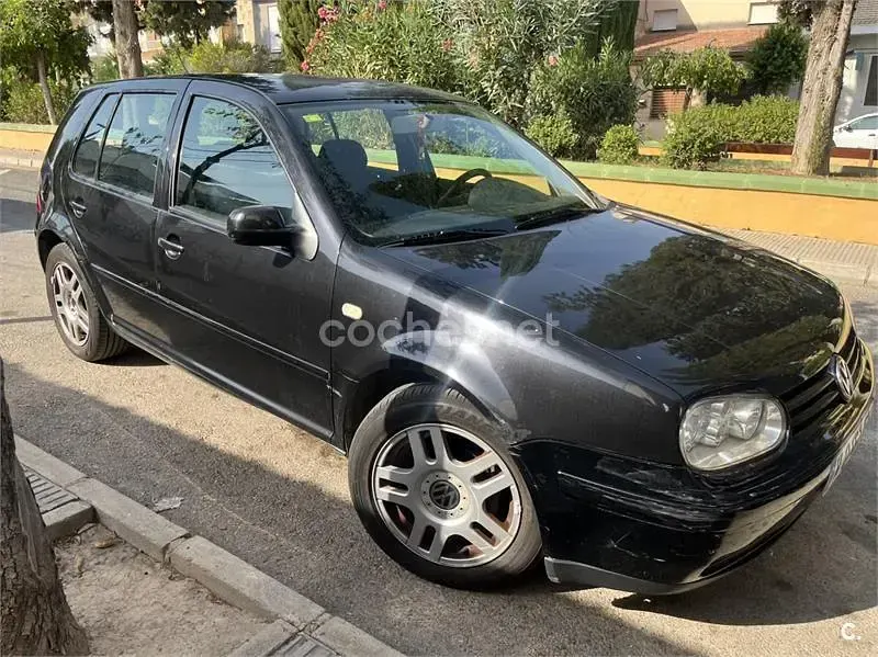 Usado VW Golf IV Highline 100 CV (73 kW) 2000 Negro Berlina