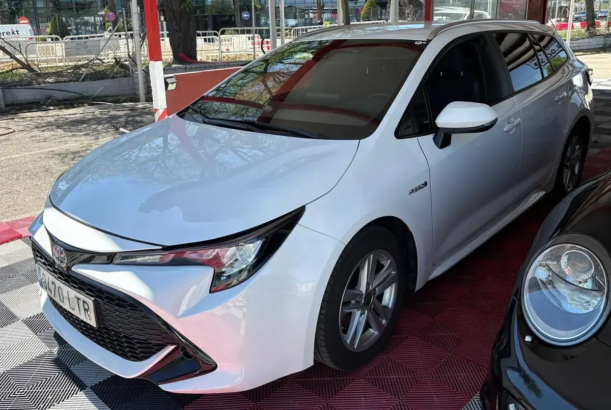 Usado Toyota Corolla Active 122 CV (89 kW) 2022 Blanco Familiar