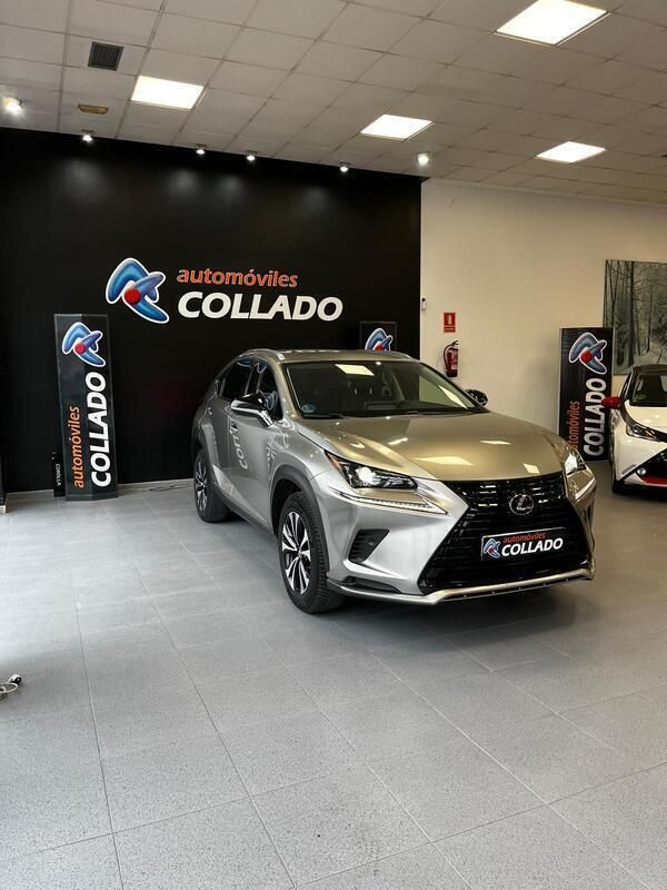 Usado Lexus NX300h 197 CV (144 kW) 2021 Gris / plata SUV
