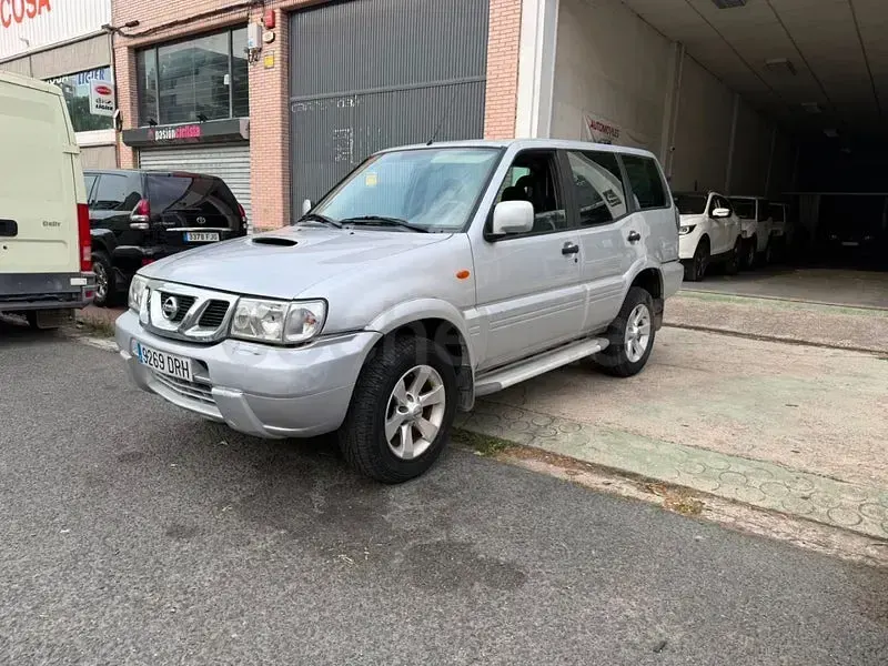 Usado Nissan Terrano 125 CV (91 kW) 2005 Gris / plata SUV