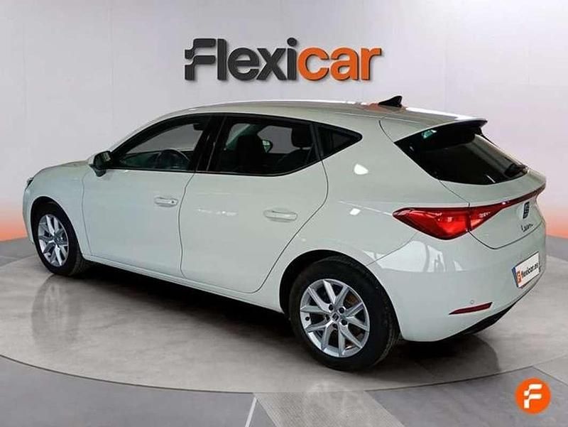 Usado Seat Leon Style 116 CV (85 kW) 2021 Blanco Utilitario