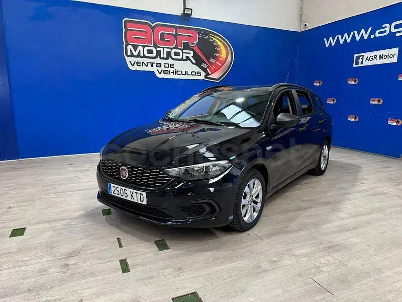 Usado Fiat Tipo Lounge 120 CV (88 kW) 2018 Negro Familiar