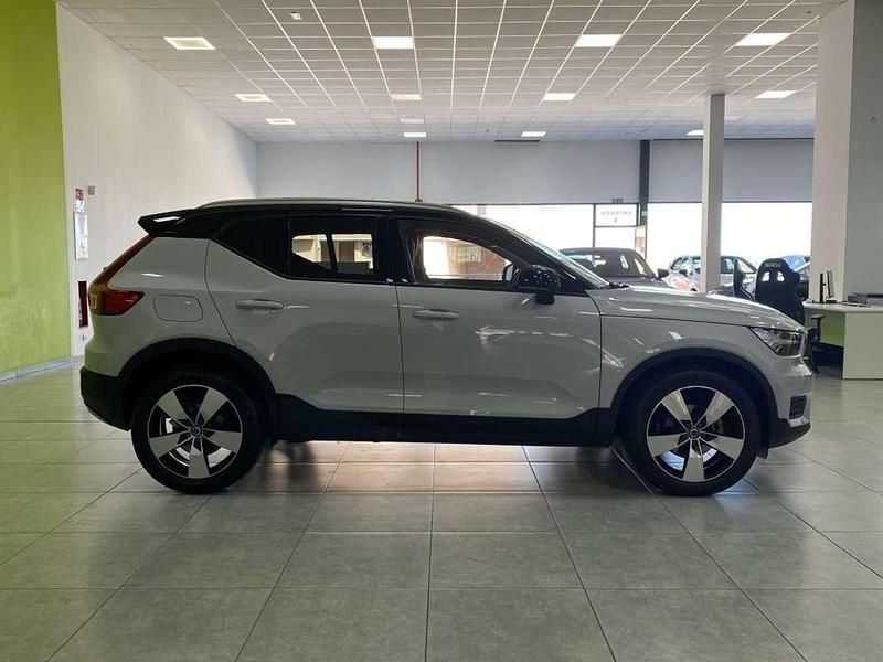 Usado Volvo XC40 Momentum 163 CV (119 kW) 2021 Gris SUV