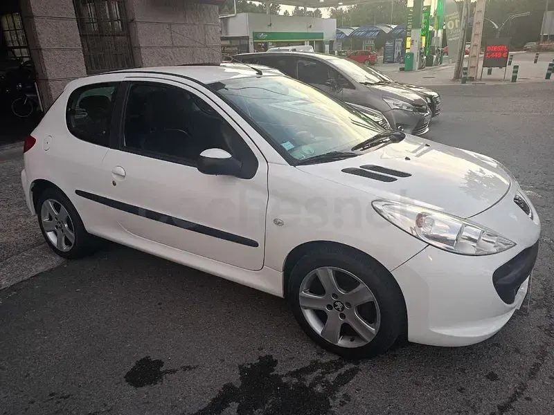 Usado Peugeot 206+ 70 CV (51 kW) 2011 Blanco Utilitario