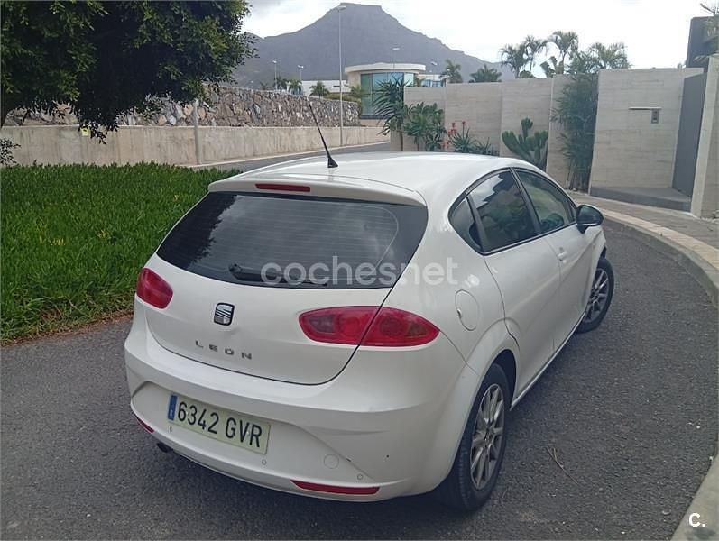 Usado Seat Leon Style 105 CV (77 kW) 2010 Blanco Berlina