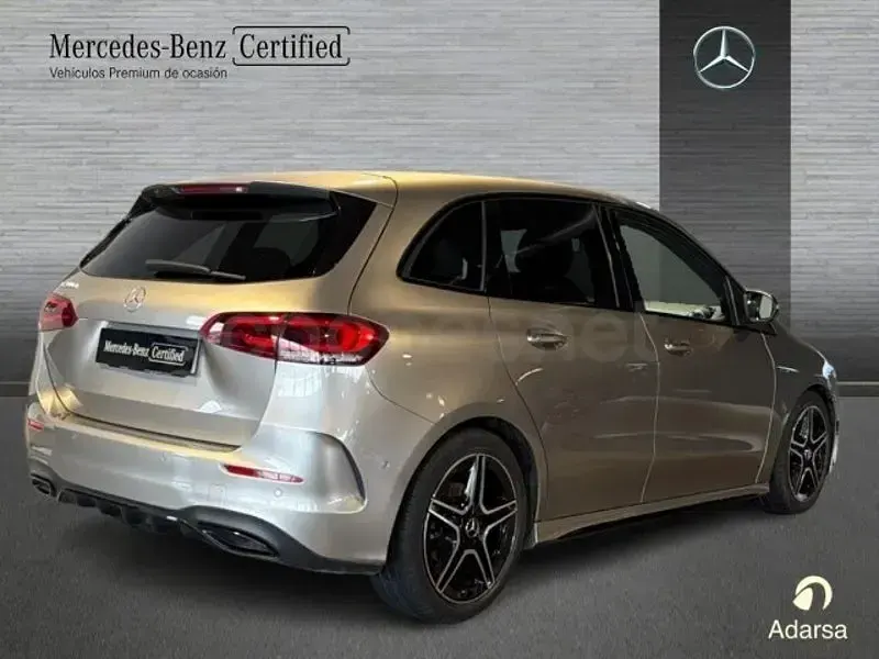 Usado Mercedes B200 AMG line 150 CV (110 kW) 2021 Plata mojave Utilitario