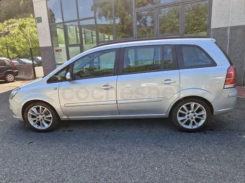 Usado Opel Zafira Club 100 CV (73 kW) 2005 Gris / plata Monovolumen