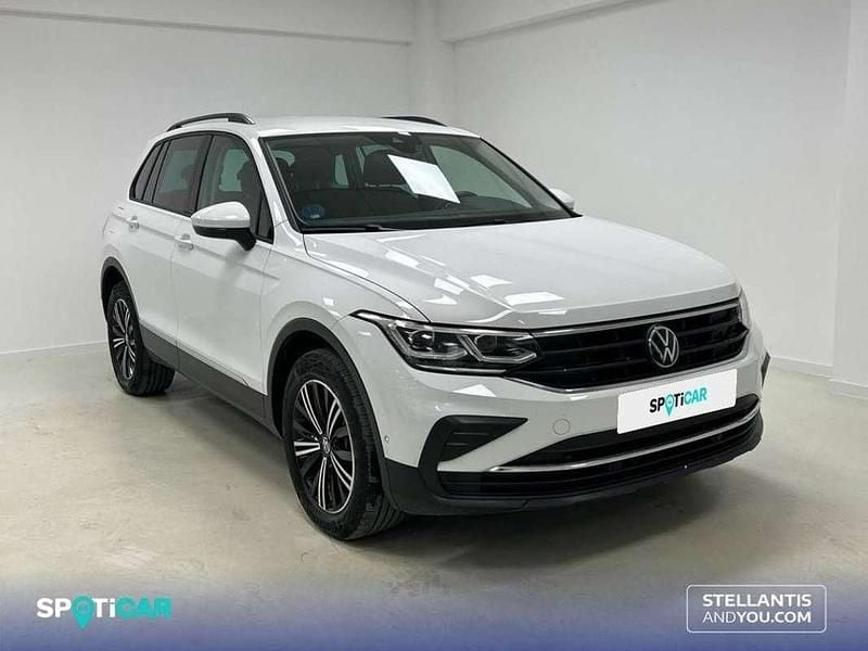 Usado VW Tiguan Life 247 HP (181 kW) 2024 Preto SUV