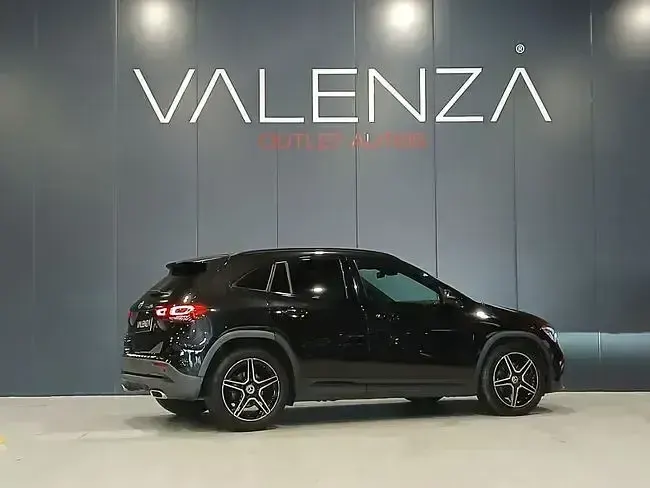 Usado Mercedes GLA180 AMG 136 CV (100 kW) 2021 Negro SUV