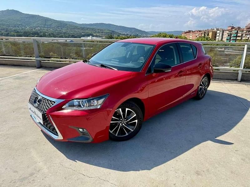 Usado Lexus CT200h Executive Line 136 CV (100 kW) 2018 Rojo Utilitario