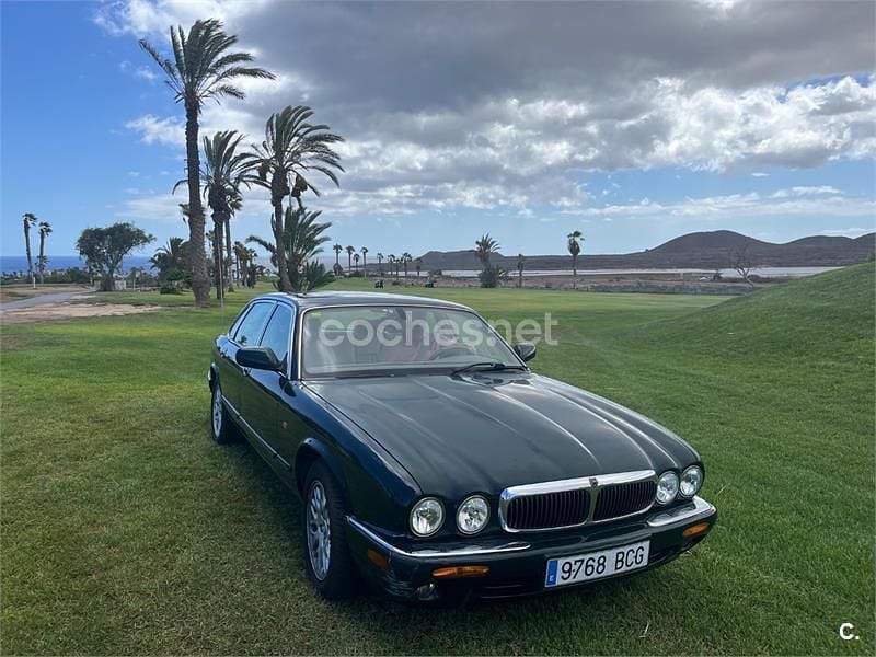 Usado Jaguar XJ8 Executive 240 CV (176 kW) 2000 Verde Berlina