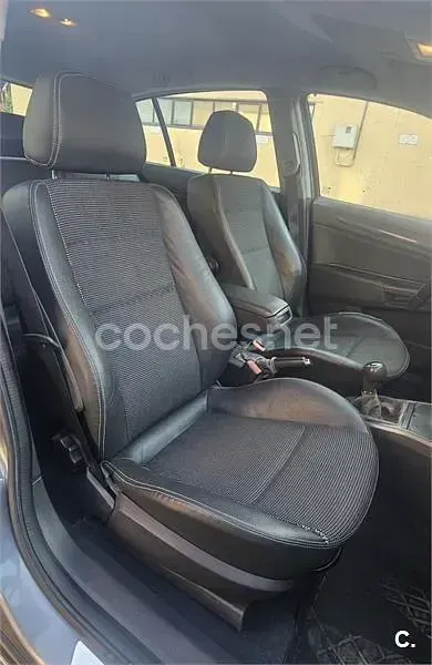 Usado Opel Astra Enjoy 120 CV (88 kW) 2005 Gris / plata Berlina