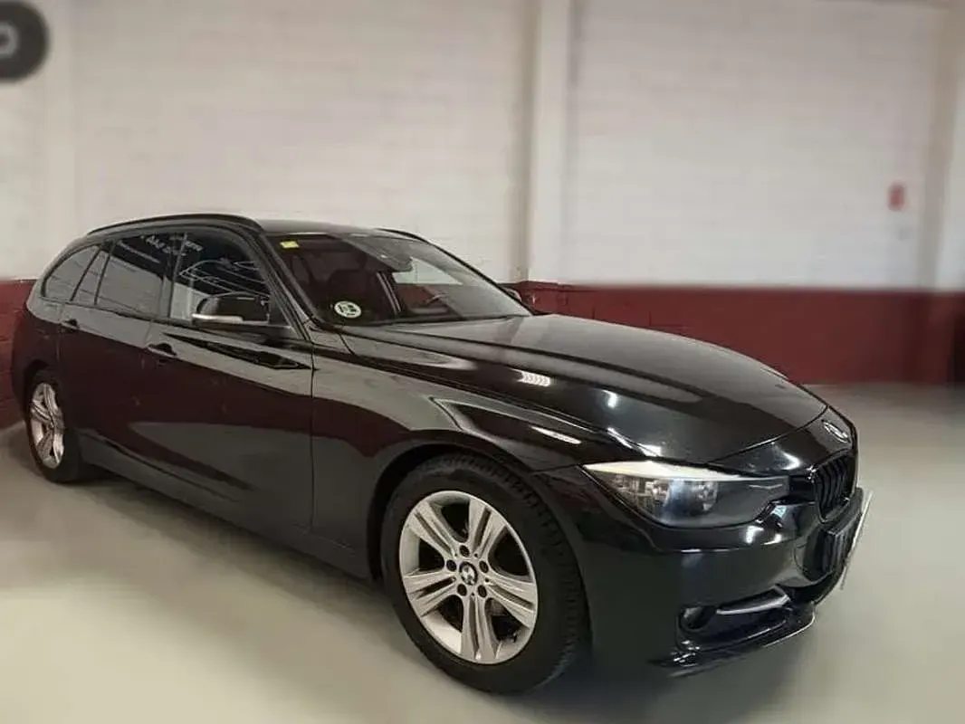 Usado BMW 318 143 CV (105 kW) 2013 Negro Familiar