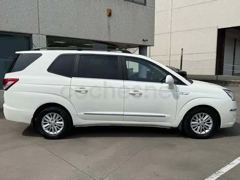 Usado SsangYong Rodius Limited 178 CV (130 kW) 2015 Blanco Monovolumen