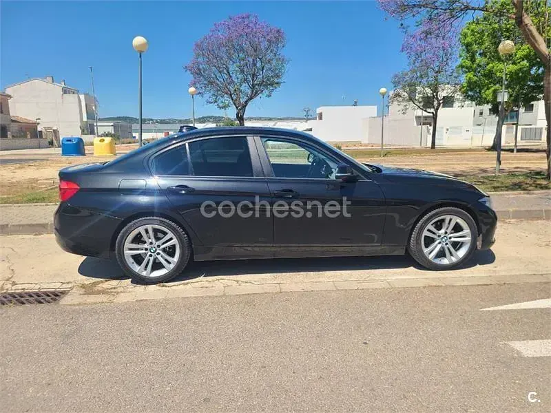Usado BMW 318 Comfort Edition 143 CV (105 kW) 2015 Negro Berlina