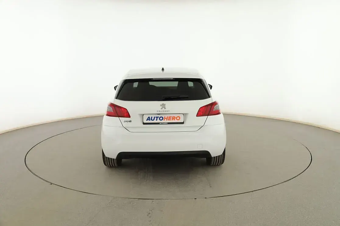 Usado Peugeot 308 Allure 110 CV (80 kW) 2019 Blanco Berlina