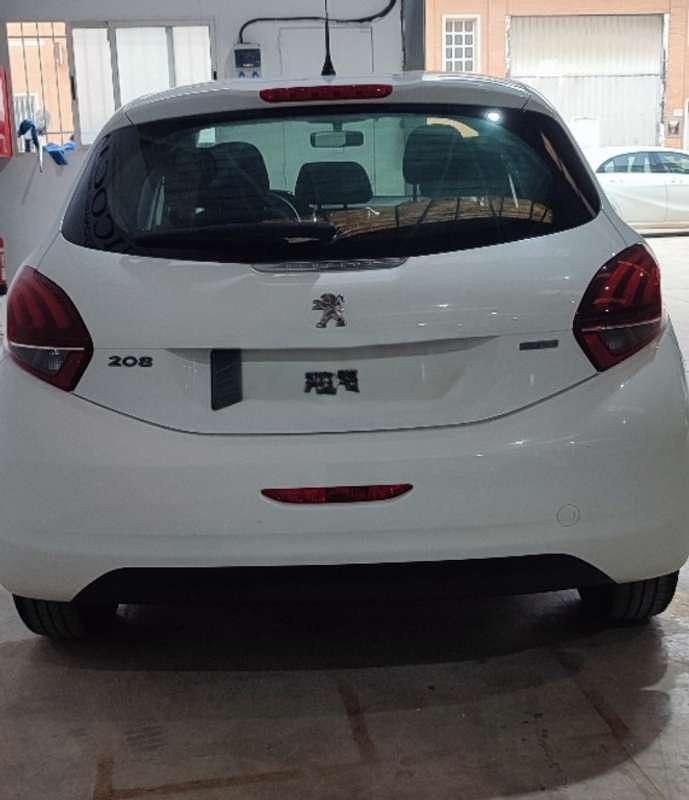 Usado Peugeot 208 Access 68 CV (50 kW) 2016 Blanco Utilitario