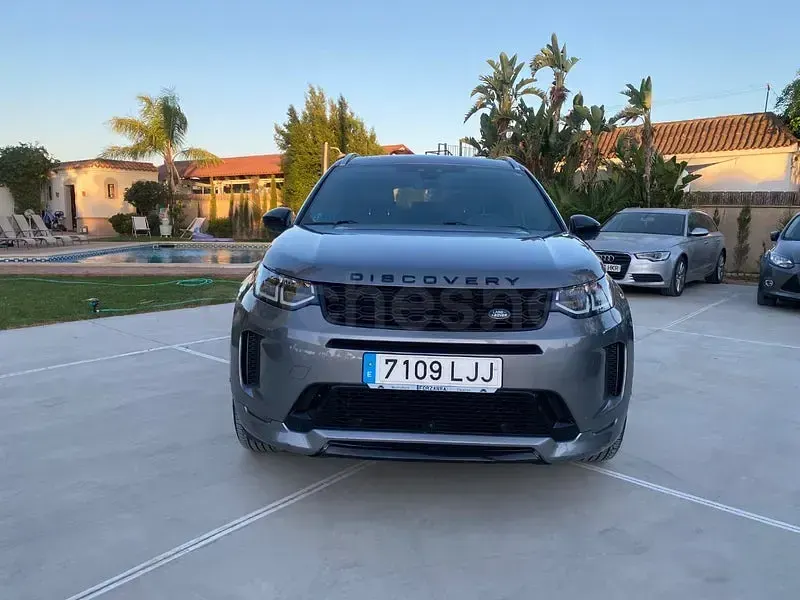 Usado Land Rover Discovery Sport R-Dynamic 150 CV (110 kW) 2020 Gris / plata SUV