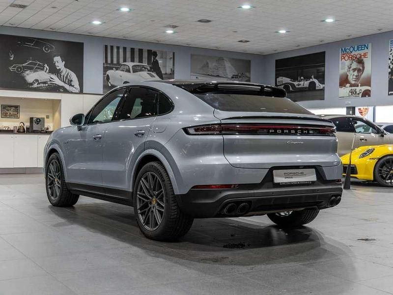 Usado Porsche Cayenne 470 CV (345 kW) 2025 Plateado SUV