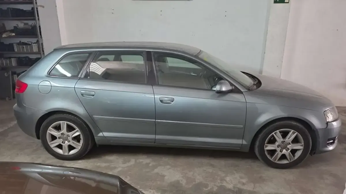 Usado Audi A3 Sportback Attraction 105 CV (77 kW) 2010 Gris Utilitario