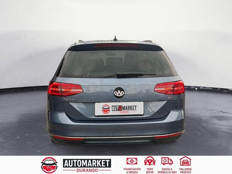 Usado VW Passat Advance 150 CV (110 kW) 2018 Azul Familiar