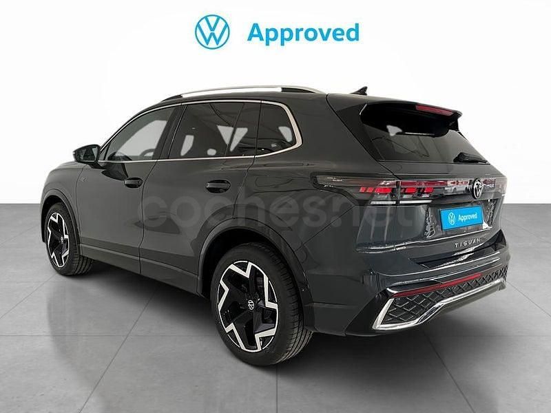 Usado VW Tiguan R-line 150 CV (110 kW) 2025 Gris / plata SUV