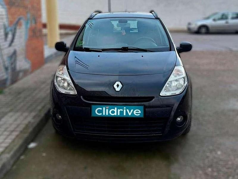Usado Renault Clio GrandTour Exception 106 CV (77 kW) 2010 Negro Familiar