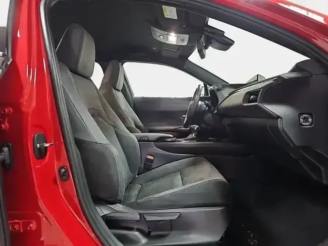 Usado Lexus UX Business Edition 183 CV (134 kW) 2022 Rojo SUV