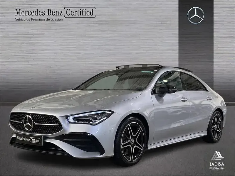 Usado Mercedes CLA200 163 CV (119 kW) 2025 Gris / plata Berlina